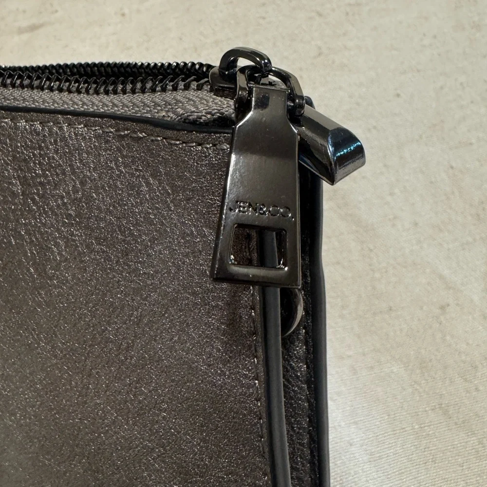 Jen & Co Pewter Vegan Leather Wristlet Zip Clutch